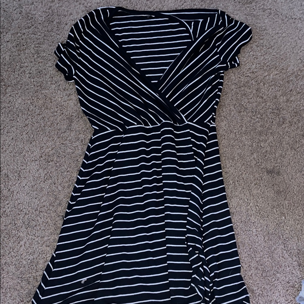 Promesa white and Black Flutter Sleeve Midi Sundress